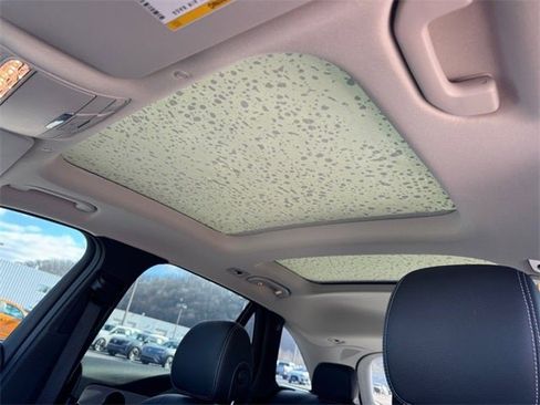 Used 2022 Mercedes-Benz GLC 300 4MATIC image 16