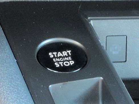 Used 2025 Nissan Kicks SV FWD image 27