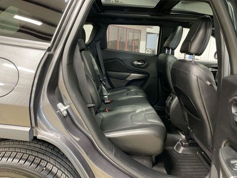 Used 2021 Jeep Cherokee Latitude Lux 80th Anniv w/ Quick Order Package 2YU 80th FWD image 28