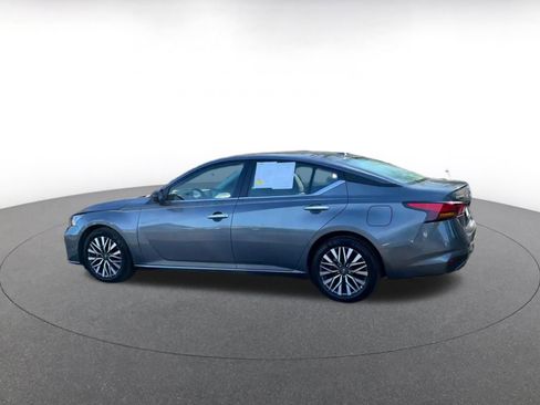 Used 2025 Nissan Altima 2.5 SV image 9