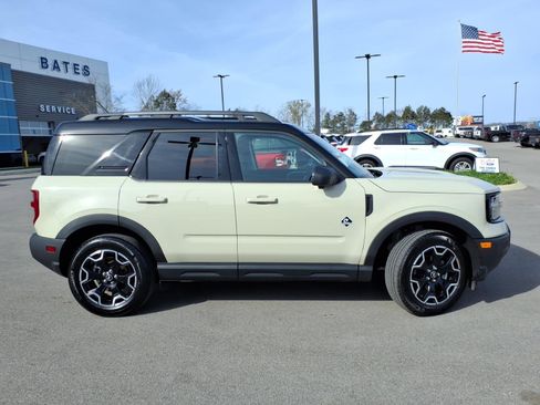 Certified 2025 Ford Bronco Sport Outer Banks w/ Outer Banks Tech Package+ image 2