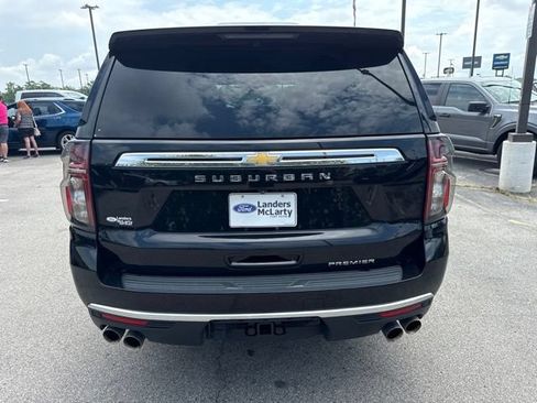 Used 2024 Chevrolet Suburban Premier RWD image 4
