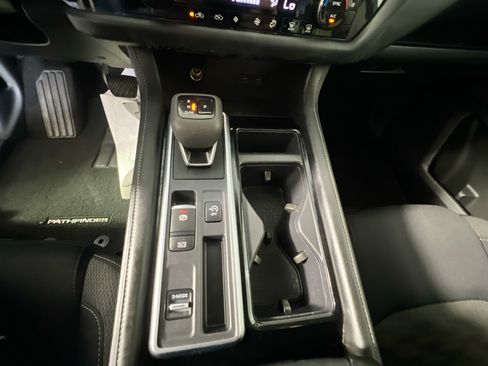 Used 2023 Nissan Pathfinder SV image 26
