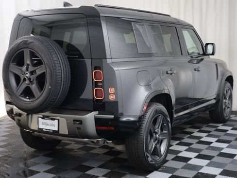 Certified 2025 Land Rover Defender 110 X-Dynamic SE AWD/4WD image 17
