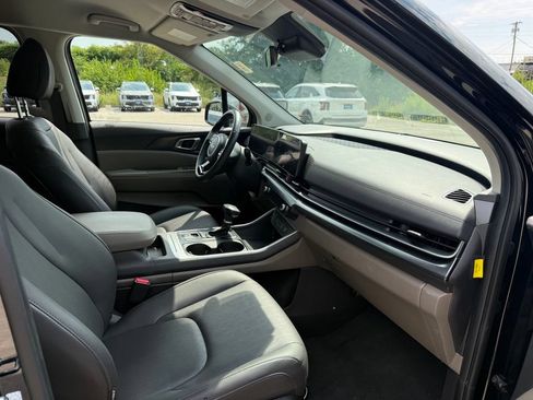 Used 2026 Kia Carnival FWD image 19
