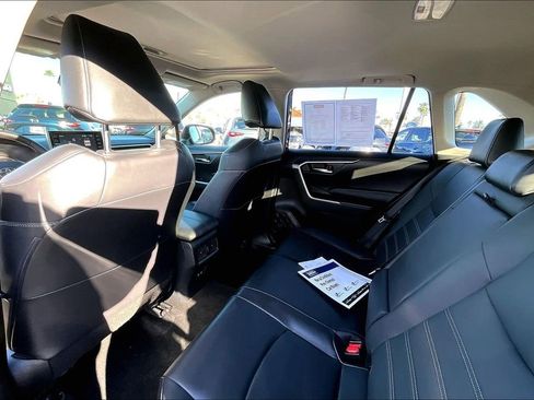 Used 2021 Toyota RAV4 XLE Premium image 16