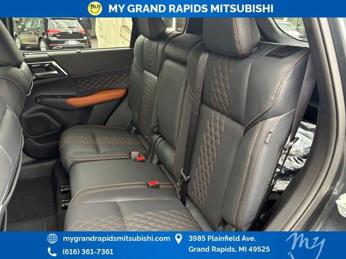 New 2025 Mitsubishi Outlander SEL image 25