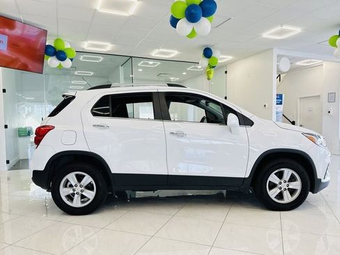 Used 2019 Chevrolet Trax LT w/ LT Convenience Package image 8