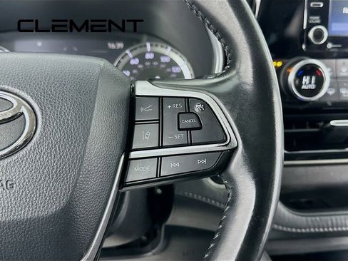 Used 2022 Toyota Highlander XLE image 16