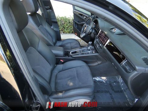 Used 2020 Porsche Macan AWD/4WD image 25