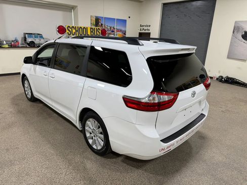 Used 2015 Toyota Sienna LE AWD/4WD image 19