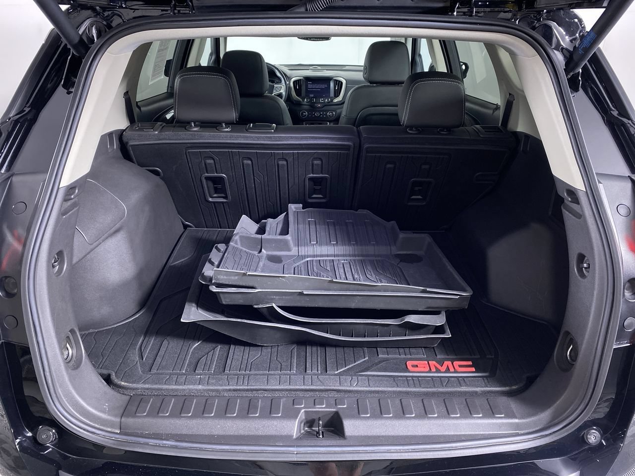 Used 2024 GMC Terrain Denali w/ Black Diamond Edition AWD/4WD image 15