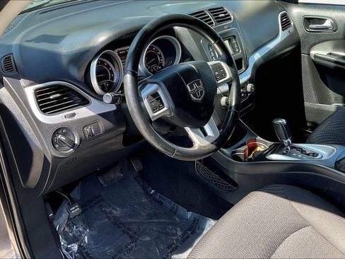 Used 2018 Dodge Journey SE w/ Popular Equipment Group FWD image 17