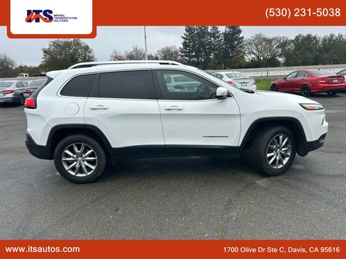 Used 2017 Jeep Cherokee Limited w/ Luxury Group image 9
