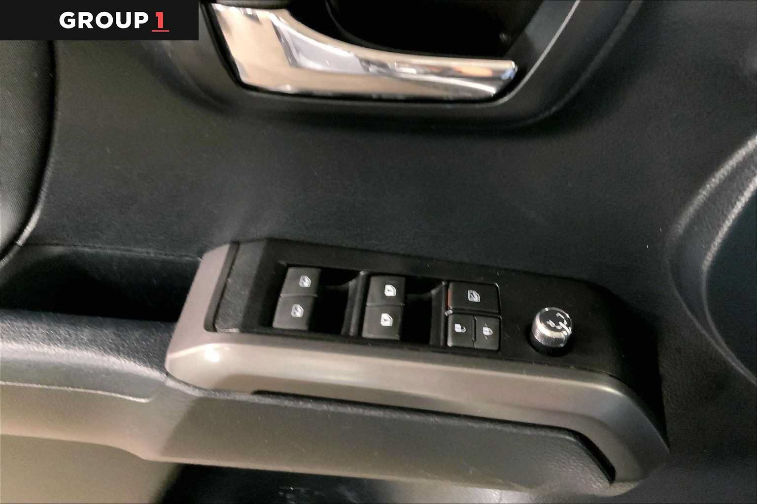 Certified 2017 Toyota Tacoma TRD Off-Road w/ Tow Package AWD/4WD image 33