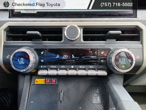 Used 2024 Toyota Tacoma Limited w/ Limited Package (LT) AWD/4WD image 19