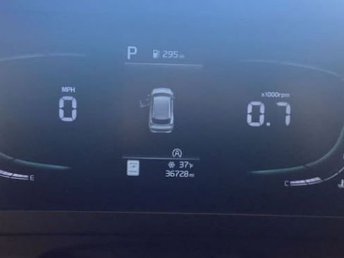 Used 2024 Kia Sportage LX image 6