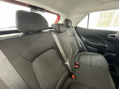 Used 2024 Hyundai Venue SE FWD image 14