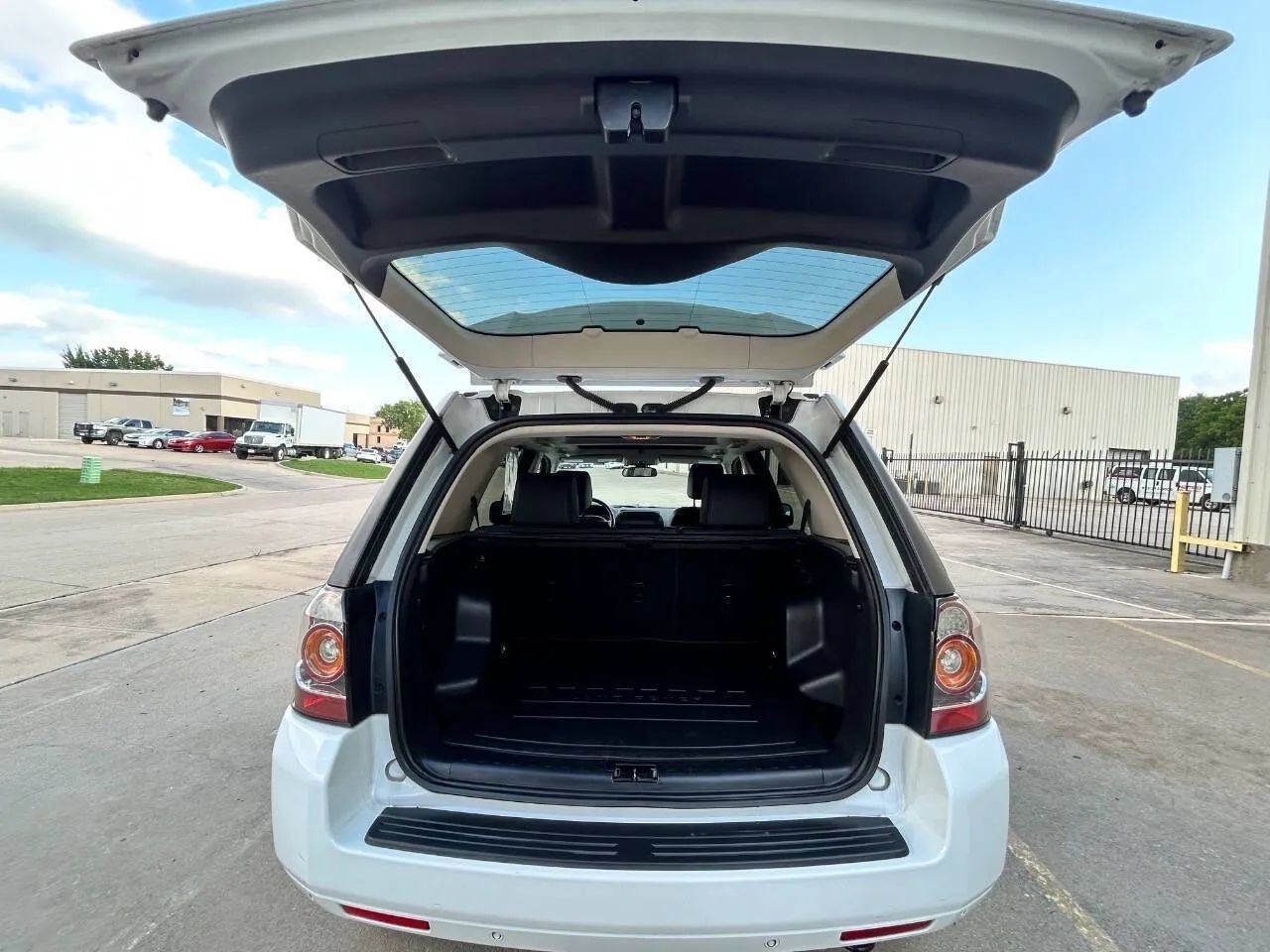 Used 2014 Land Rover LR2 AWD/4WD image 10