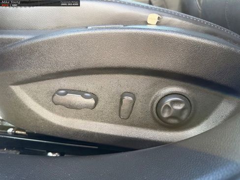 Used 2013 Buick LaCrosse Premium w/ Entertainment Package FWD image 17