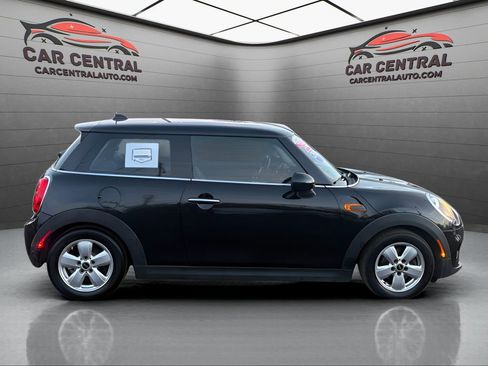 Used 2018 MINI Cooper 2-Door Hardtop image 8