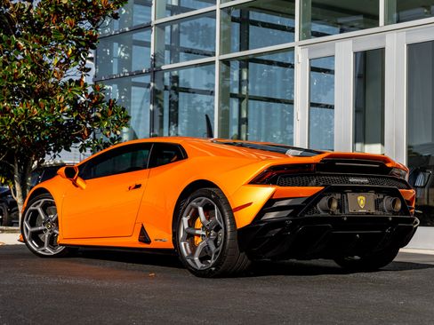Used 2023 Lamborghini Huracan EVO RWD image 14