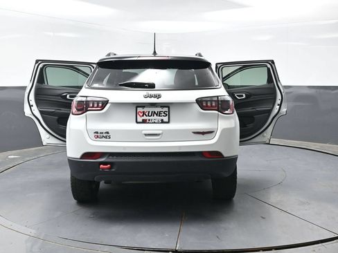 Used 2025 Jeep Compass Trailhawk AWD/4WD image 56