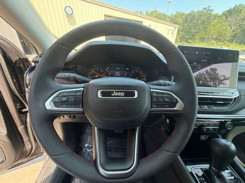 Used 2022 Jeep Compass Trailhawk AWD/4WD image 24