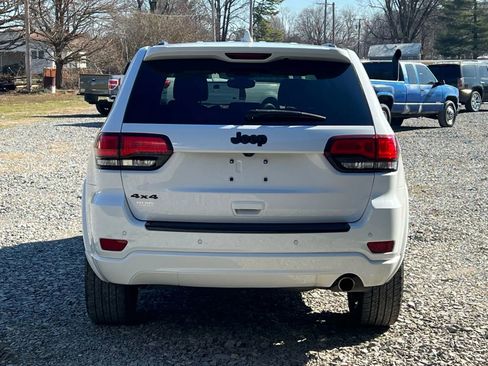 Used 2018 Jeep Grand Cherokee Altitude image 4