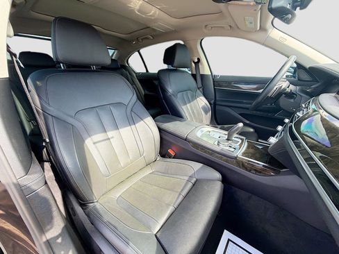 Used 2020 BMW 740i image 16