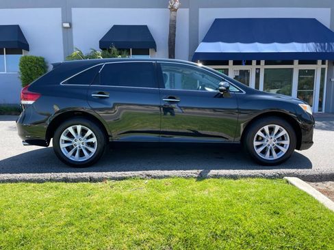 Used 2014 Toyota Venza XLE w/ XLE Premium Package FWD image 4