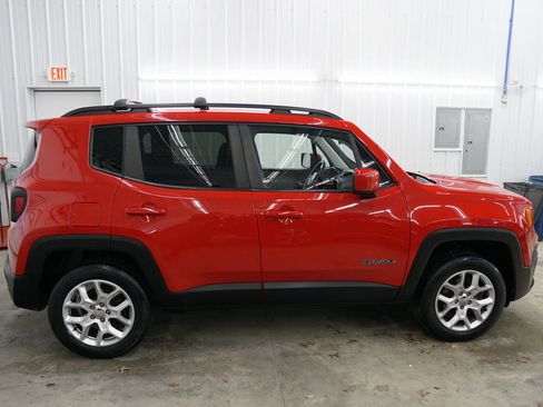 Used 2018 Jeep Renegade Latitude image 17