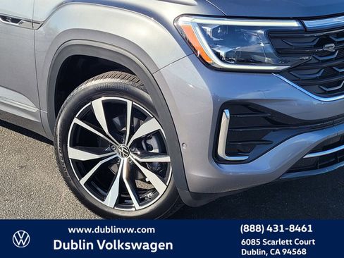 Certified 2025 Volkswagen Atlas SEL Premium R-Line image 9