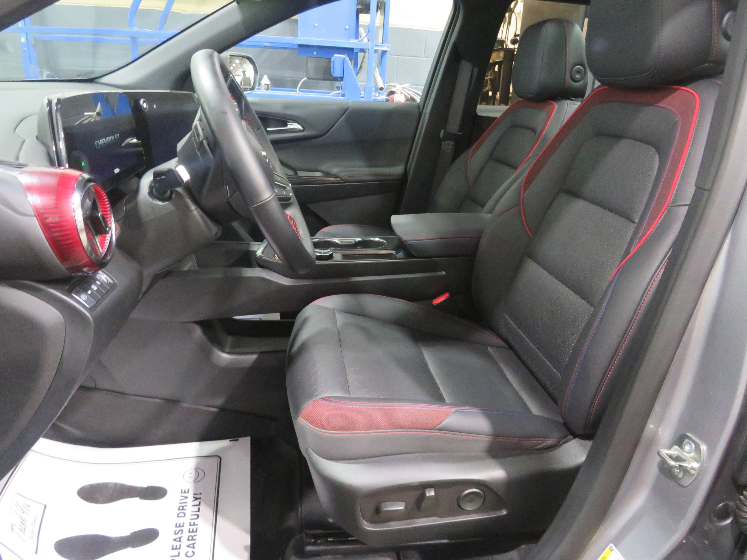 Used 2025 Chevrolet Equinox RS AWD/4WD image 12