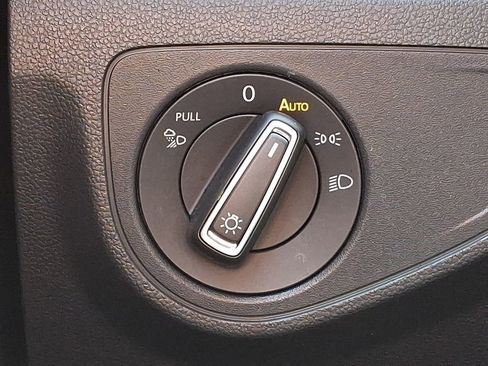 Used 2023 Volkswagen Atlas SE image 24