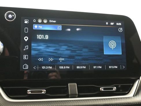 Used 2025 Chevrolet Equinox LT AWD/4WD image 16
