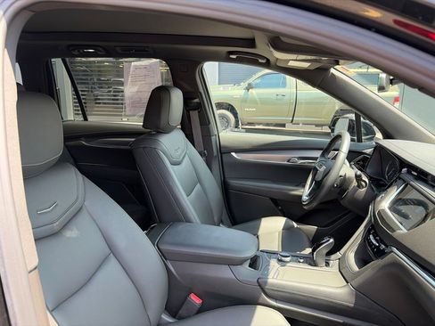 Used 2025 Cadillac XT6 Luxury FWD image 10