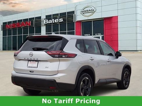 Used 2024 Nissan Rogue SV FWD image 4