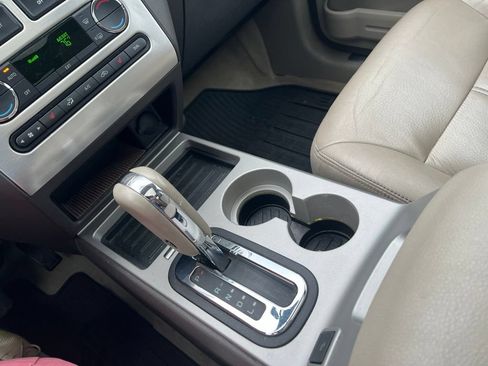 Used 2010 Ford Edge Limited FWD image 16