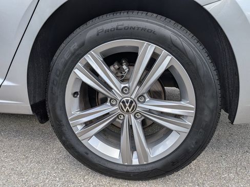 Used 2024 Volkswagen Jetta SE FWD image 9