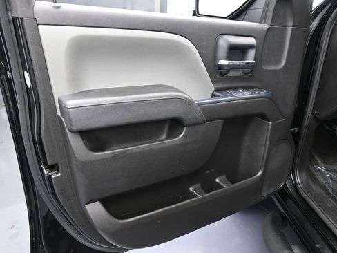 Used 2018 Chevrolet Silverado 1500 Custom w/ Custom Value Package image 15