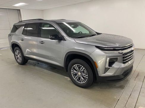New 2025 Chevrolet Traverse LT w/ Enhanced Driving Package image 3