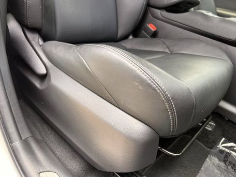 Used 2022 Toyota Venza XLE AWD/4WD image 24