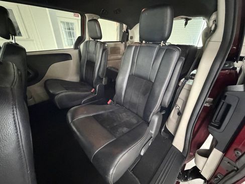 Used 2017 Dodge Grand Caravan SXT FWD image 19