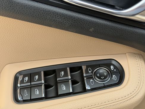 Certified 2021 Porsche Macan S AWD/4WD image 19