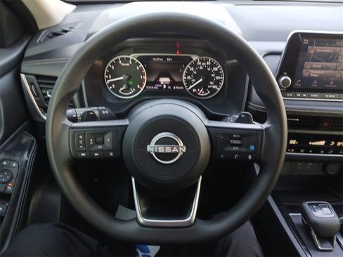 Used 2024 Nissan Rogue SV image 17