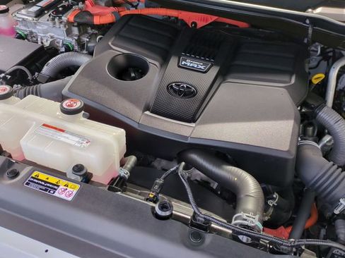 Used 2023 Toyota Tundra Platinum w/ Advanced Package image 30