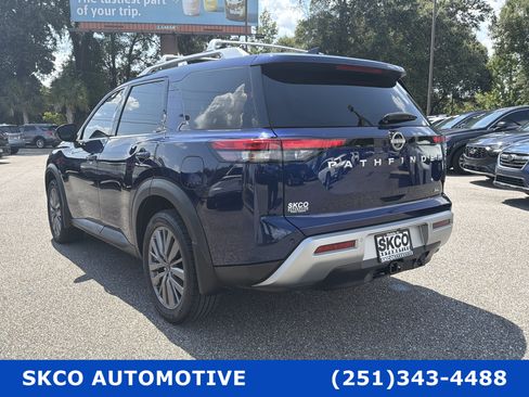 Used 2023 Nissan Pathfinder SL w/ SL Premium Package FWD image 3