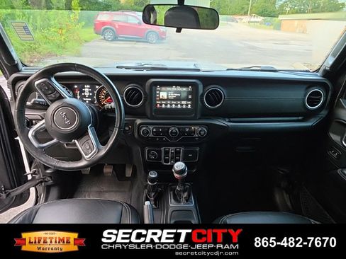 Used 2018 Jeep Wrangler Unlimited Sahara w/ Cold Weather Group AWD/4WD image 15