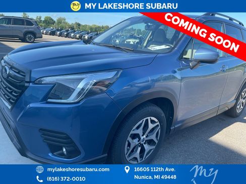 Used 2024 Subaru Forester Premium AWD/4WD image 3